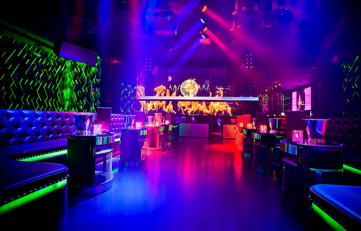 Wall Lounge