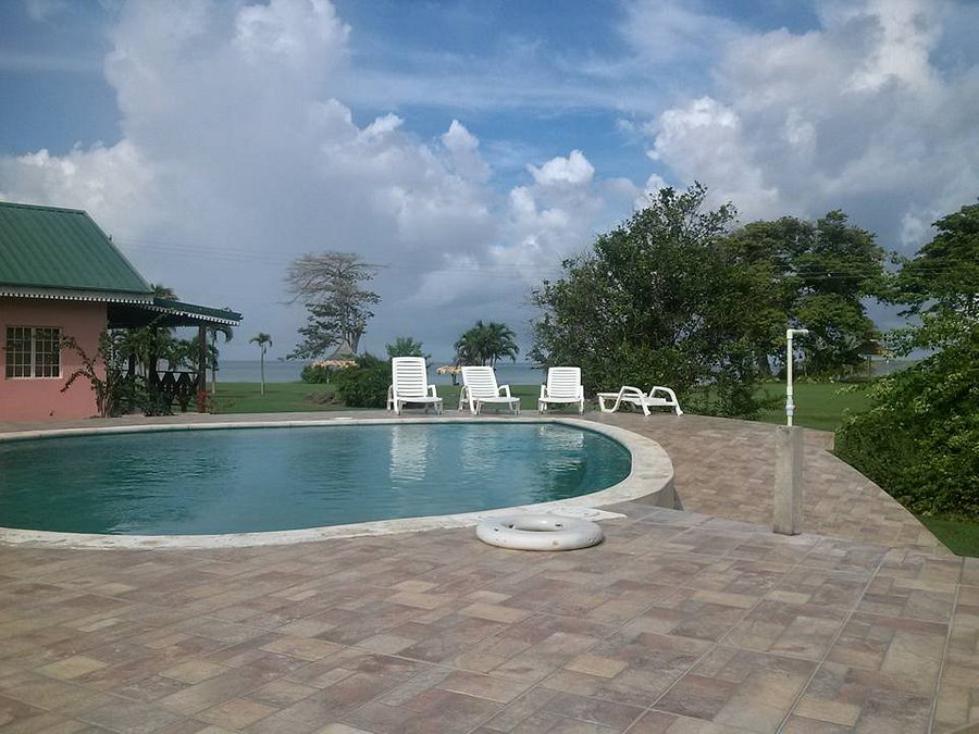 Canoe Bay Beach Resort
