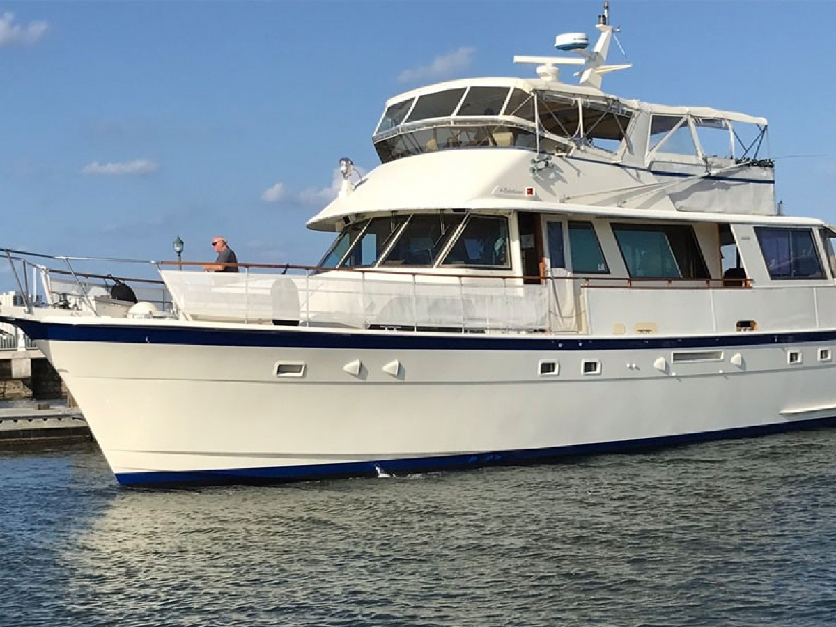 Entertainer Yacht