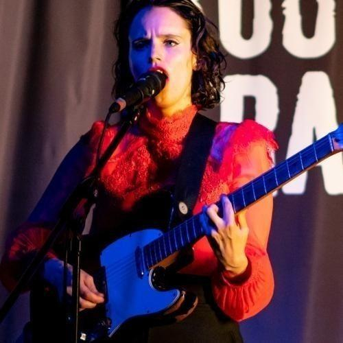 Anna Calvi - A English singer-songwriter